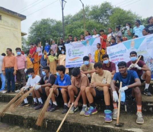 राजनांदगांव : महिला समूह एवं साई हास्टल के खिलाडी तालाब के किनारे सफाई कर स्वच्छता का दिये संदेश…