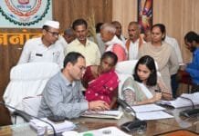 राजनांदगांव: कलेक्टर ने संवेदनशीलता पूर्वक जनदर्शन में जनसामान्य की समस्याएं एवं शिकायतें सुनी…