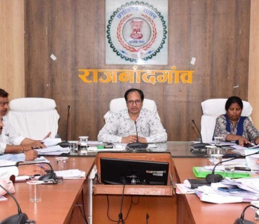 राजनांदगांव : ग्रामीण क्षेत्रों में पटवारी सप्ताह में एक दिन अपने निर्धारित ग्रामों में जाकर करें कार्य…