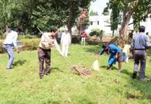 राजनांदगांव : कलेक्टर ने झाडू लगाकर सबको स्वच्छता के लिए किया प्रेरित…