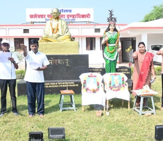 मोहला : कलेक्टर ने अपने हाथों में थामा झाड़ू, कलेक्ट्रेट परिसर के आस पास की साफ- सफाई…