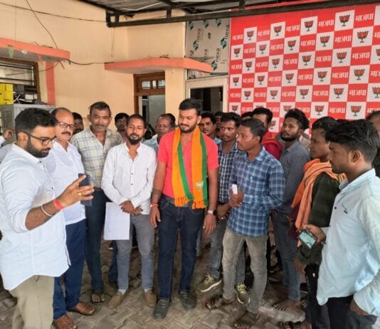 राजनांदगांव : मदनवाडा़ में धान खरीदी केंद्र के लिए सांसद संतोष पांडे ने एमएमए के कलेक्टर को दिया निर्देश…