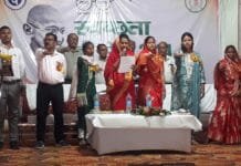 राजनांदगांव : राष्ट्रपिता महात्मा गांधी की जयंती के अवसर पर उन्हें श्रद्धांजलि देकर किया गया नमन…