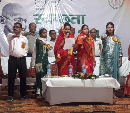 राजनांदगांव : राष्ट्रपिता महात्मा गांधी की जयंती के अवसर पर उन्हें श्रद्धांजलि देकर किया गया नमन…