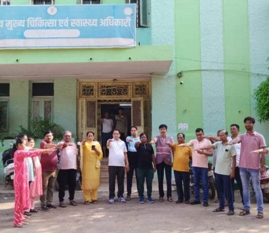 राजनांदगांव : स्वास्थ्य विभाग एवं रेडक्रास भवन के आस-पास स्वच्छता अभियान चलाकर की गई साफ-सफाई…