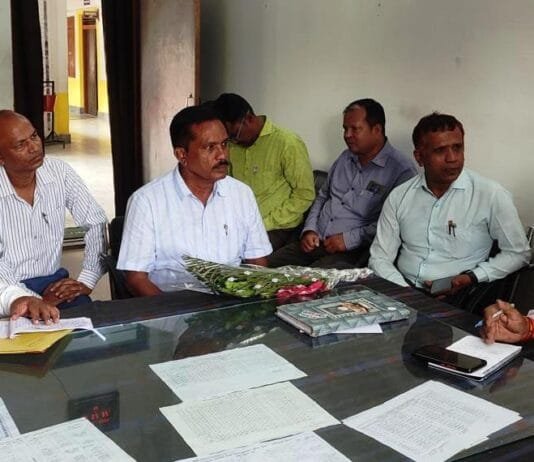 राजनांदगांव : कार्य में लापरवाही व समय पर विद्यालय नहीं पहुंचने वाले 3 शिक्षकों को कारण बताओ नोटिस जारी…