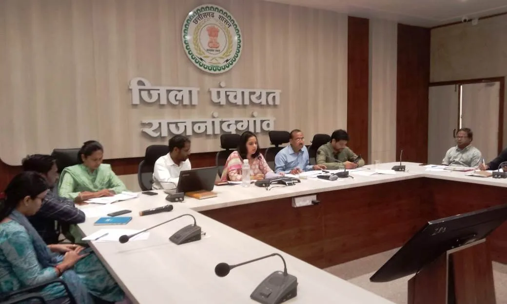 राजनांदगांव : सीईओ जिला पंचायत ने की महत्वपूर्ण योजनाओं एवं कार्यक्रमों के प्रगति की समीक्षाा…