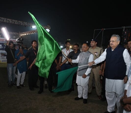 राजनांदगांव : मुख्यमंत्री एवं विधानसभा अध्यक्ष ने नवा बिहान साईबर जागरूकता रथ को हरी झंडी दिखाकर किया रवाना…