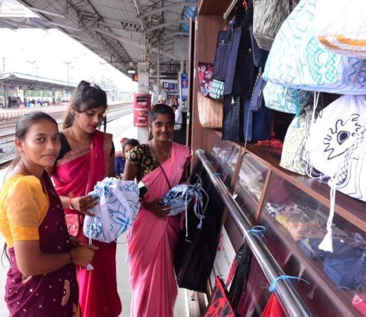 राजनांदगांव : स्थानीय स्तर पर महिलाओं के हुनर को बढ़ावा देने की इस पहल से महिलाएं हो रही आर्थिक रूप से सशक्त…