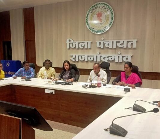 राजनांदगांव : सीईओ जिला पंचायत ने वीडियो कान्फ्रेसिंग के माध्यम से योजनाओं एवं कार्यक्रमों के प्रगति की समीक्षा की…