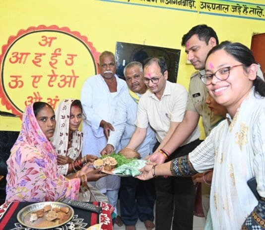 राजनांदगांव : कलेक्टर एवं एसपी आंगनबाड़ी केन्द्र कलडबरी में पोट्ठ लईका पहल के तहत अयोजित पालक चौपाल में हुए शामिल…