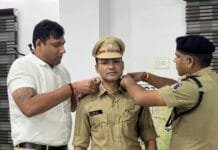 राजनांदगांव: पुलिस अधीक्षक मोहित गर्ग द्वारा उप निरीक्षक संजय बरेठ को स्टार लगाकर किया पदोन्नत…