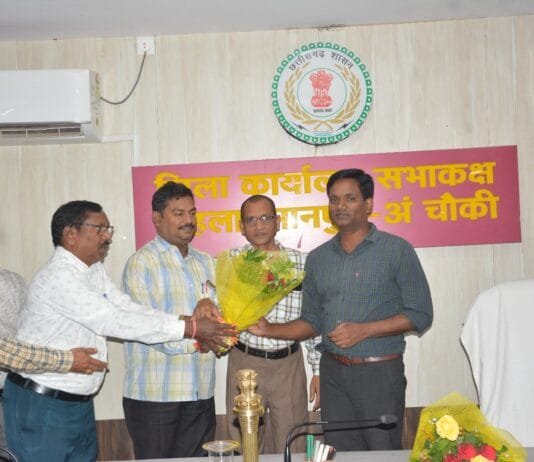 मोहला: कलेक्टर एस जयवर्धन को जिला प्रशासन के अधिकारी कर्मचारियों ने दी भावभीनी विदाई…