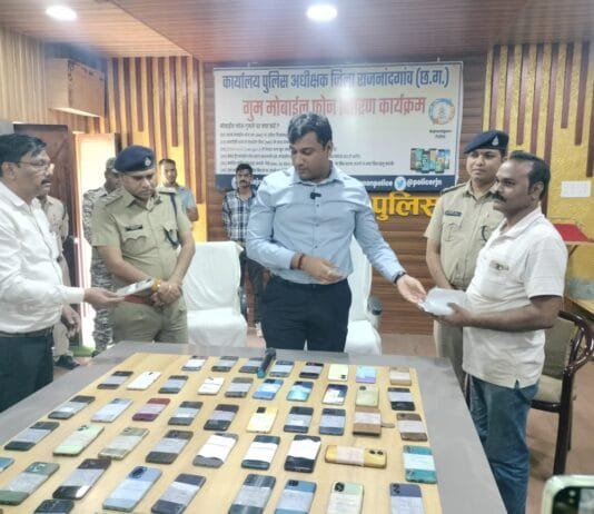 राजनांदगांव : पुलिस द्वारा गुम हुए 66 नग मोबाईल कीमती लगभग 8 लाख को ढुंढकर सौंपा…