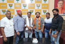 राजनांदगांव : धूमधाम से मनाया गया जिला महामंत्री दीपेश शेंडे का जन्म दिन जगह जगह केक काट के मनाया गया जन्मदिन…