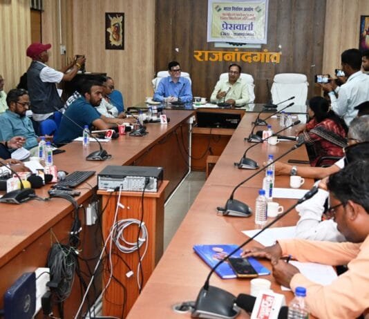 राजनांदगांव : कलेक्टर ने भारत निर्वाचन आयोग द्वारा जारी विशेष संक्षिप्त पुनरीक्षण 2025 अर्हता तिथि 1 जनवरी 2025 कार्यक्रम के संबंध में प्रेसवार्ता ली…