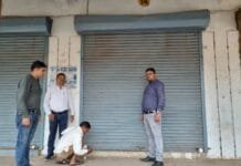 राजनांदगांव : प्रीमियम भुगतान नहीं करने व अनुबंध नही कराने पर हाट बाजार की 2 दुकाने निगम ने की सील…