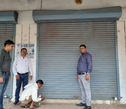 राजनांदगांव : प्रीमियम भुगतान नहीं करने व अनुबंध नही कराने पर हाट बाजार की 2 दुकाने निगम ने की सील…