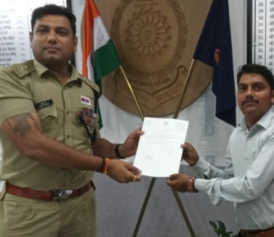 राजनांदगांव : एसपी गर्ग ने तेजस्वी को प्रशस्ति पत्र देकर किया सम्मानित…