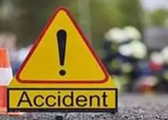 सीमेंट से भरी ट्रक की चपेट में आने से भाई बहन सहित भांजी की मौत…