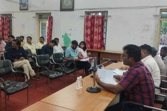 राजनांदगांव: आयुक्त ने राजस्व वसूली की समीक्षा मे कम वसूली पर नराजगी व्यक्त कर संबंधित का वेतन काटने के दिये कडे निर्देश…