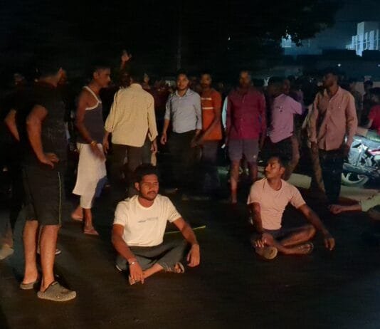 राजनांदगांव: बोरी और गठूला के बीच हुआ बुजुर्ग व्यक्ति का एक्सिडेंट, ग्रामीणों ने किया चक्काजाम…