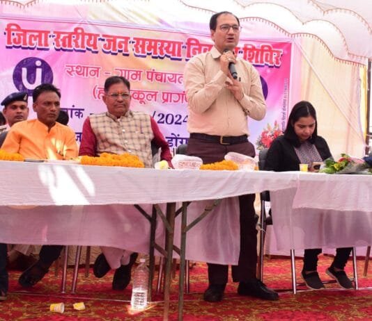 राजनांदगांव: जिला स्तरीय जनसमस्या निवारण शिविर डोंगरगढ़ विकासखंड के ग्राम मोहारा में बड़ी संख्या में पहुंचे ग्रामवासी…