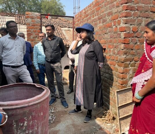 राजनांदगांव : सीईओ जिला पंचायत ने प्रधानमंत्री आवास योजना-ग्रामीण एवं मुख्यमंत्री आवास योजना अंतर्गत स्वीकृत आवासों के निर्माण कार्य का किया निरीक्षण…