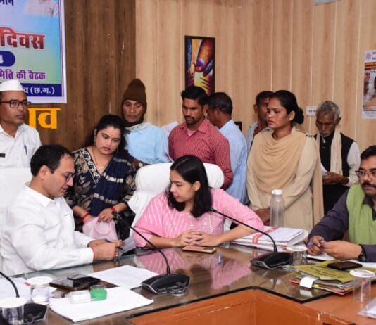 राजनांदगांव: कलेक्टर ने जनदर्शन में संवेदनशीलता पूर्वक सुनी नागरिकों की समस्याएं…