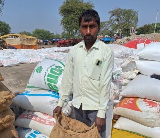 राजनांदगांव: शासन की नई व्यवस्था ऑनलाईन टोकन तुंहर हाथ एप्प, इलेक्ट्रानिक तौल मशीन से धान विक्रय करना हुआ आसान…