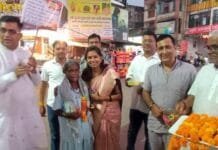 राजनांदगांव: दीपावली के अवसर पर फूल माला पहनाकर गरीबों को कपड़ा बांटकर किया सम्मानित…