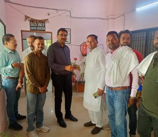 राजनांदगांव : आयुक्त को गुलाब भेंटकर ब्लाक अध्यक्ष आसिफ अली ने की मुलाक़ात…