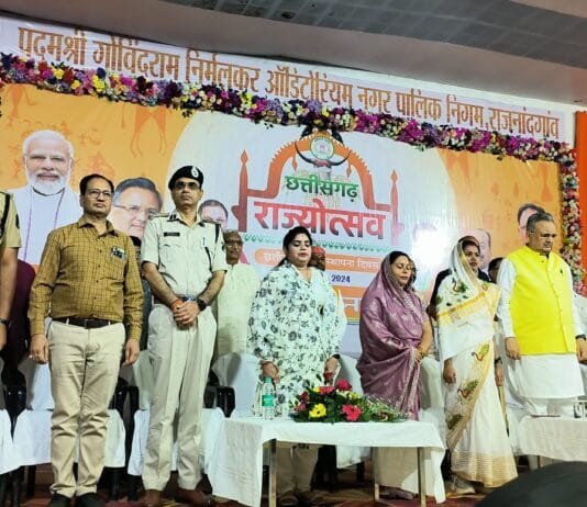 राजनांदगांव : सेल्फीजोन, सायबर रथ एवं लाउडस्पीकर के माध्यम सें सायबर अपराध से बचने के तरीके के बारे में बताकर लोगों को किया जागरूक…