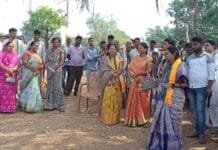 राजनांदगांव: महाराष्ट्र चुनाव प्रवास पर गीता घासी साहू भाजपा प्रत्याशी संजय पुराम के समर्थन मे गांव गांव पहुंचकर माँगा आशीर्वाद…