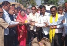 राजनांदगांव: जिला पंचायत अध्यक्ष गीता घासी साहू ने धान तौलकर खरीदी का किया शुभारंभ…