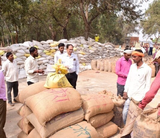 राजनांदगांव : कलेक्टर ने धान उपार्जन केन्द्र तुमड़ीबोड़, कोहका और तेन्दूनाला का किया औचक निरीक्षण…