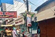 राजनांदगांव: शहर के अंदर मुख्य मार्गो के विद्युत पोलो एवं अन्य जगह लगे लगभग 200 अवैध विज्ञापन बोर्ड निगम की टीम ने हटाई…