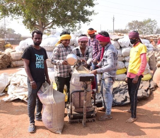 राजनांदगांव : ऑनलाईन टोकन और इलेक्ट्रानिक तौल मशीन से धान विक्रय करना हुआ आसान – चन्द्रशेखर…