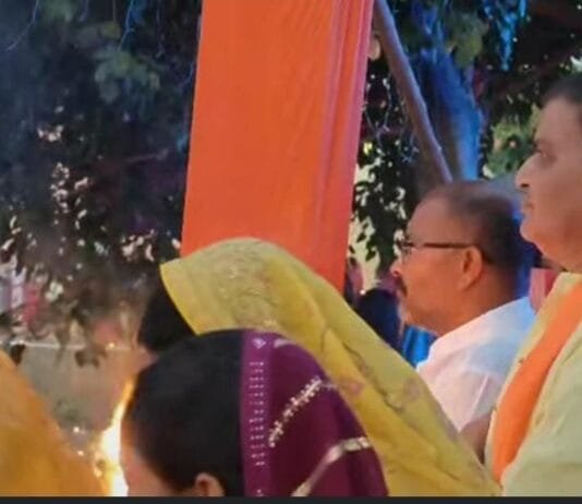 राजनांदगांव: पूर्णिमा पर मोतीपुर सरोवर में पूर्व सांसद मधुसूदन यादव ने की पूजा-अर्चना…