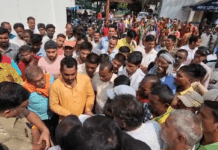 राजनांदगाँव : अवैध शराब बिक्री से तंग आ चुके ग्रामीण बडी संख्या मे एस पी कार्यालय मे पहुचे…