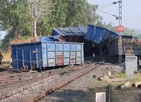 छग में बड़ा रेल हादसा : कोयले से लदी मालगाड़ी के 17 डिब्बे पलटे…