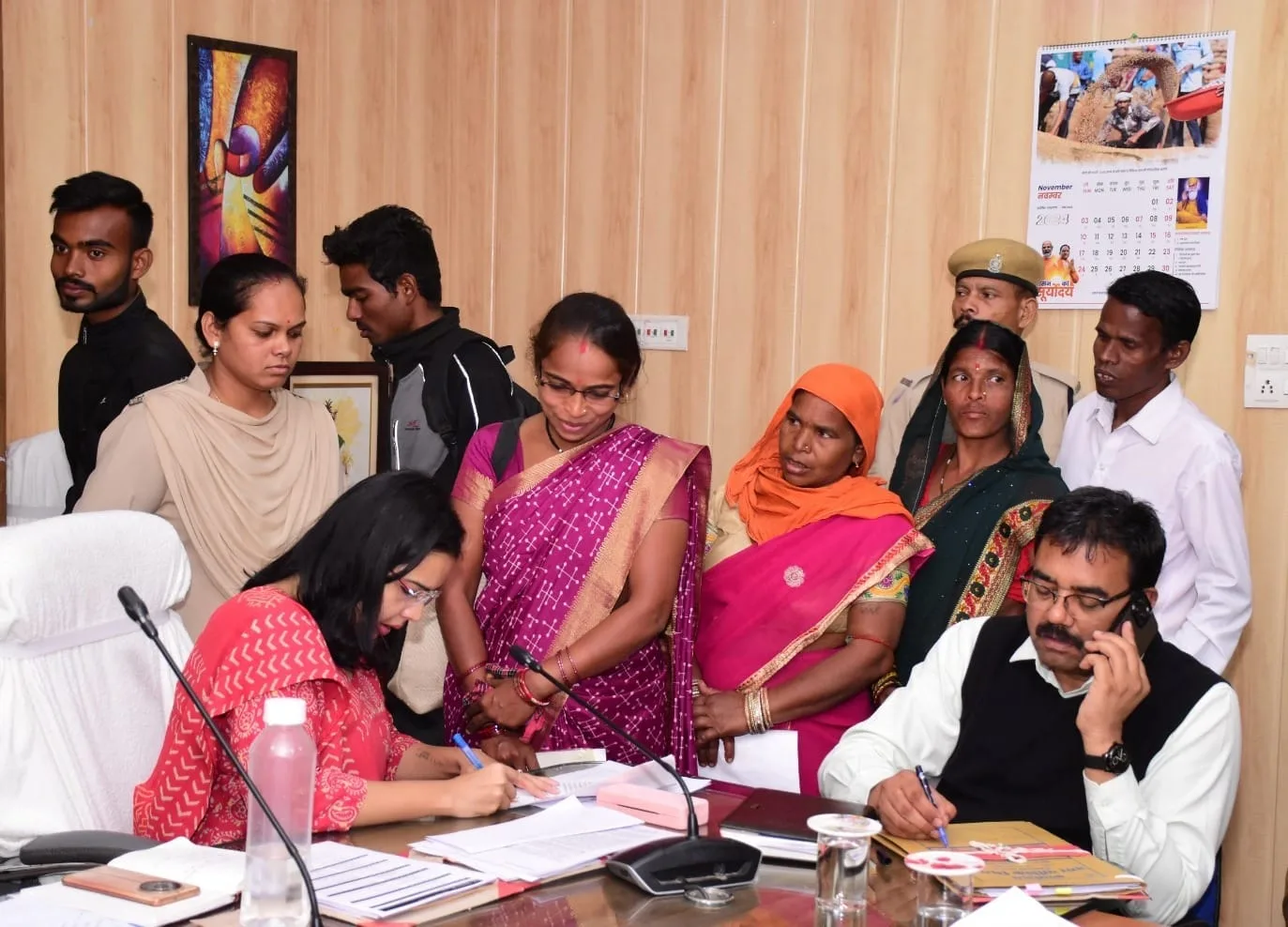 राजनांदगांव : जनदर्शन में नागरिकों ने समस्याओं के समाधान के लिए दिया आवेदन…