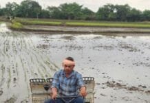 राजनांदगांव : मशीन से निर्धारित दूरी पर रोपा लगाना हुआ आसान…