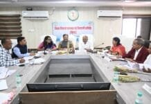 मोहला : अधिकारीगण योजनाओं का बेहतर क्रियान्वयन करें, जिससे जिला एक नए स्वरूप को प्राप्त कर सके-सांसद संतोष पाण्डेय…