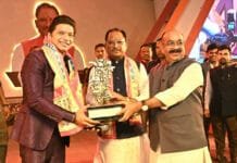 रायपुर : मुख्यमंत्री विष्णुदेव साय ने राज्योत्सव में बॉलीवुड सिंगर शान को सम्मानित किया…