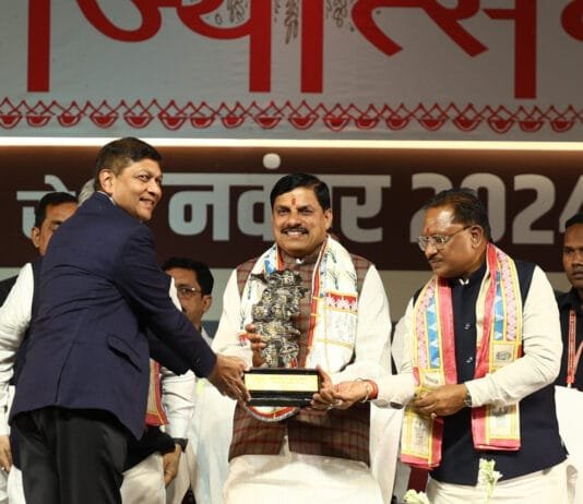 रायपुर : डबल इंजन की सरकारें छत्तीसगढ़ और मध्यप्रदेश को तेजी से लेकर जा रही विकास की राह पर : मुख्यमंत्री डॉ. मोहन यादव…
