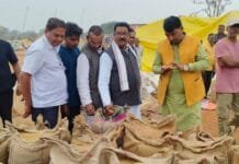 राजनांदगांव :खुज्जी विधायक भोलाराम साहू ने सुरगी, भर्रेगांव, सिंघोला सहित अन्य सोसायटी का किया निरीक्षण…