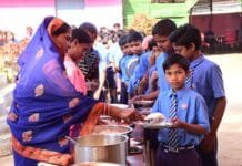 राजनांदगांव : न्योता भोजन में बच्चों ने गरमा-गरम जलेबी, भजिया, बर्फी, पूड़ी एवं सुरूचि पूर्ण भोजन का लिया आनंद…