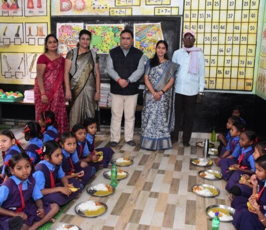 राजनांदगांव : न्यौता भोजन में बच्चों में छलका उमंग एवं उत्साह…