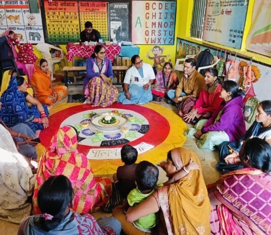 राजनांदगांव : राज्य शासन के एक वर्ष पूर्ण होने पर ग्राम कोहका के आंगनबाड़ी केन्द्र में महतारी सम्मान कार्यक्रम आयोजित कर महिलाओं का किया गया सम्मान…